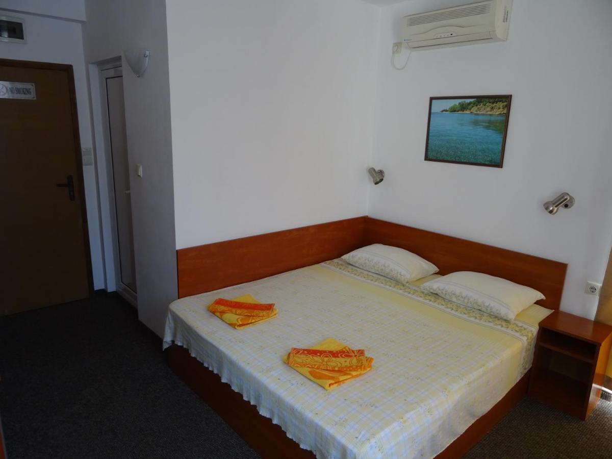 Dobrevi Guest House Primorsko Eksteriør billede