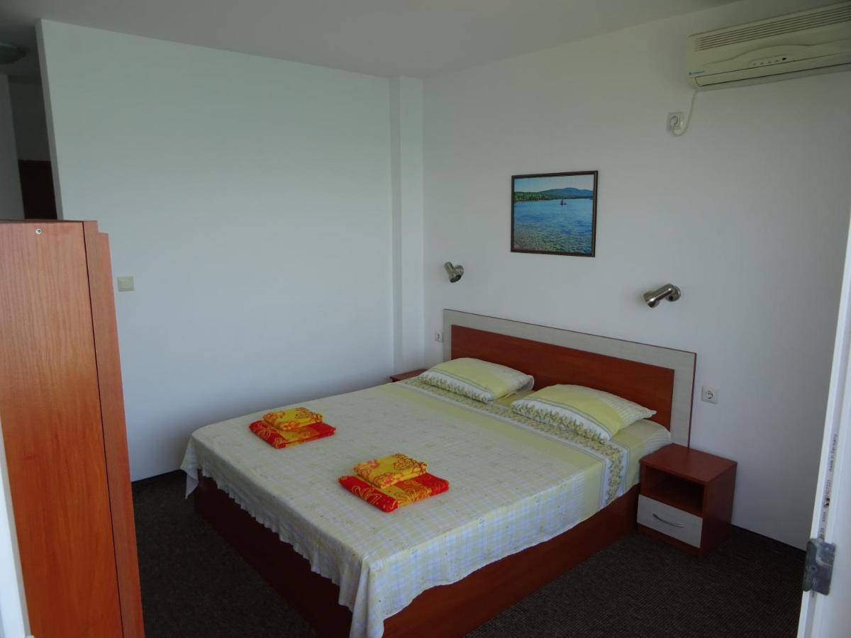 Dobrevi Guest House Primorsko Eksteriør billede