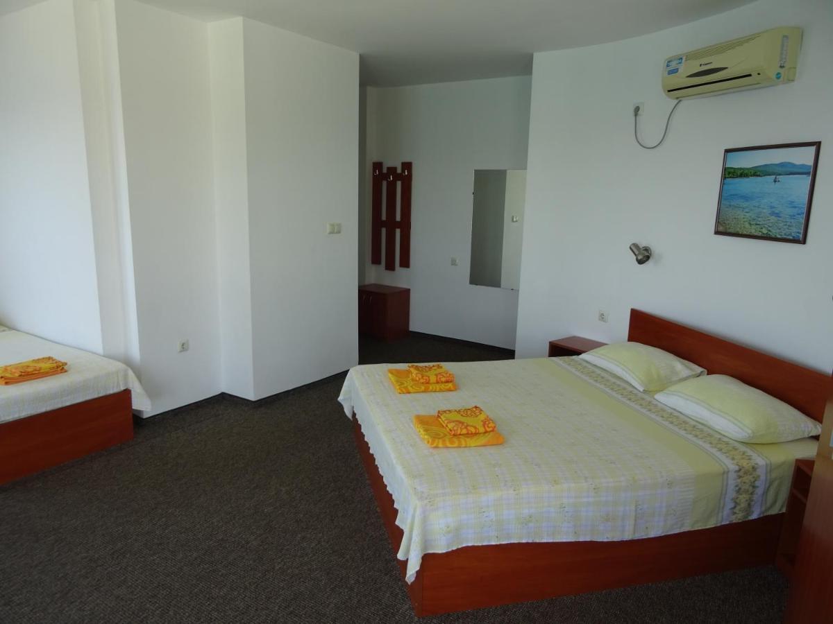 Dobrevi Guest House Primorsko Eksteriør billede