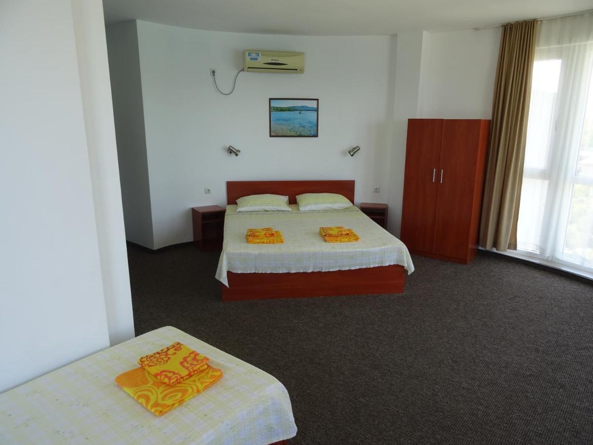 Dobrevi Guest House Primorsko Eksteriør billede